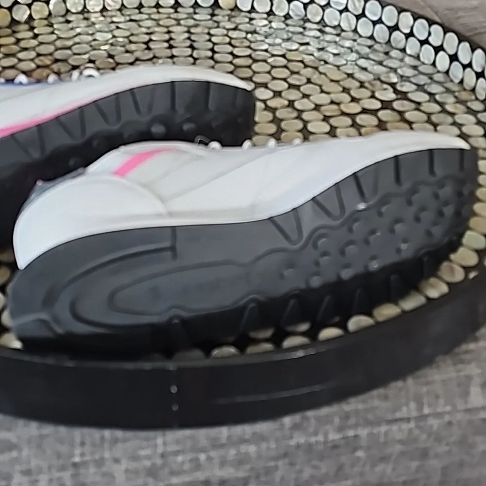 NWT Reebok Athletic Shoes - Picture 6 of 6